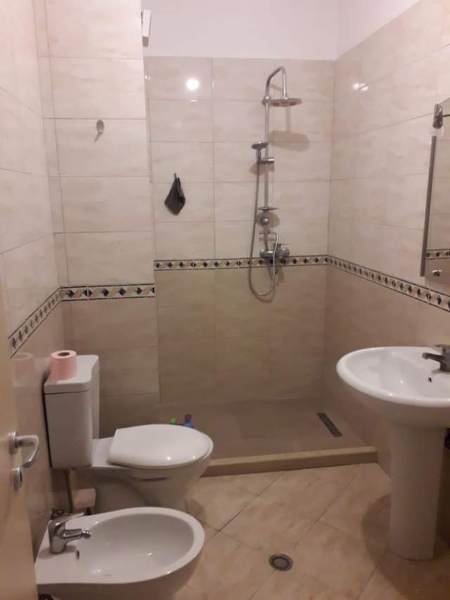 Tirane, jepet me qera Kati 2, 69 m² 370 Euro