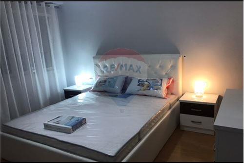 Tirane, jepet me qera apartament 1+1+BLK Kati 3, 70 m² 480 Euro (Kompleksi Delijorgji)