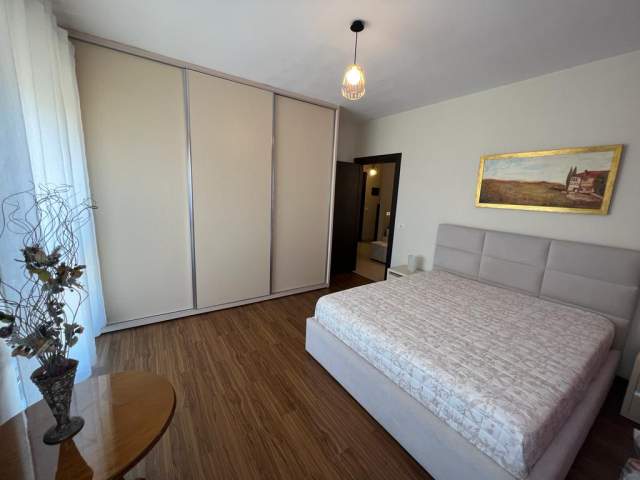 Tirane, jepet me qera apartament 2+1+BLK Kati 7, 115 m² 700 Euro (Rruga e Kavajes)