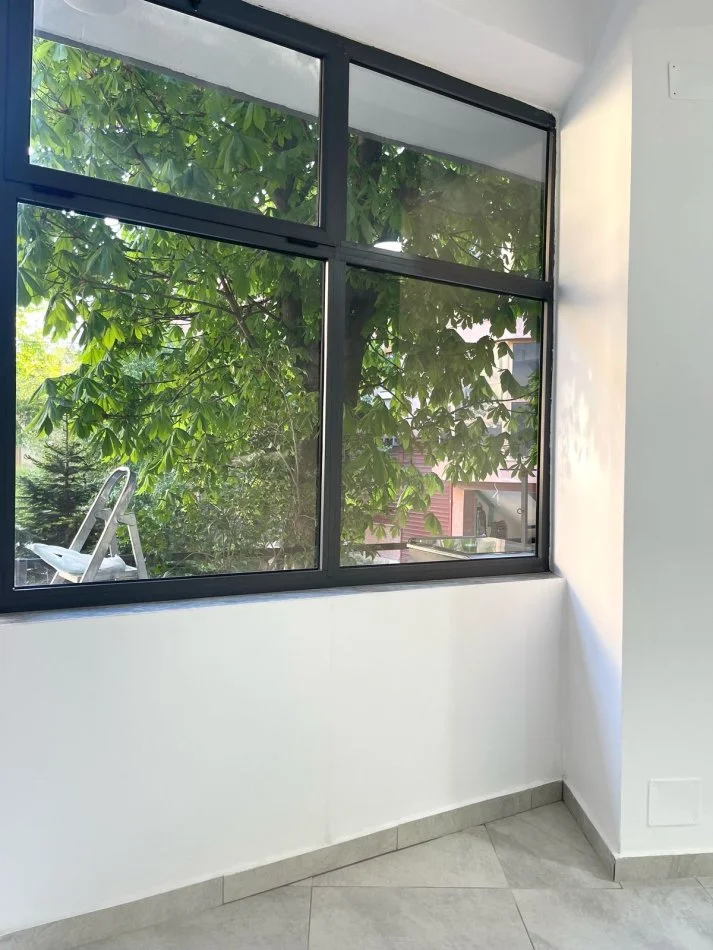 Korce, jepet me qera ose shitet dyqan , (Te pazari)