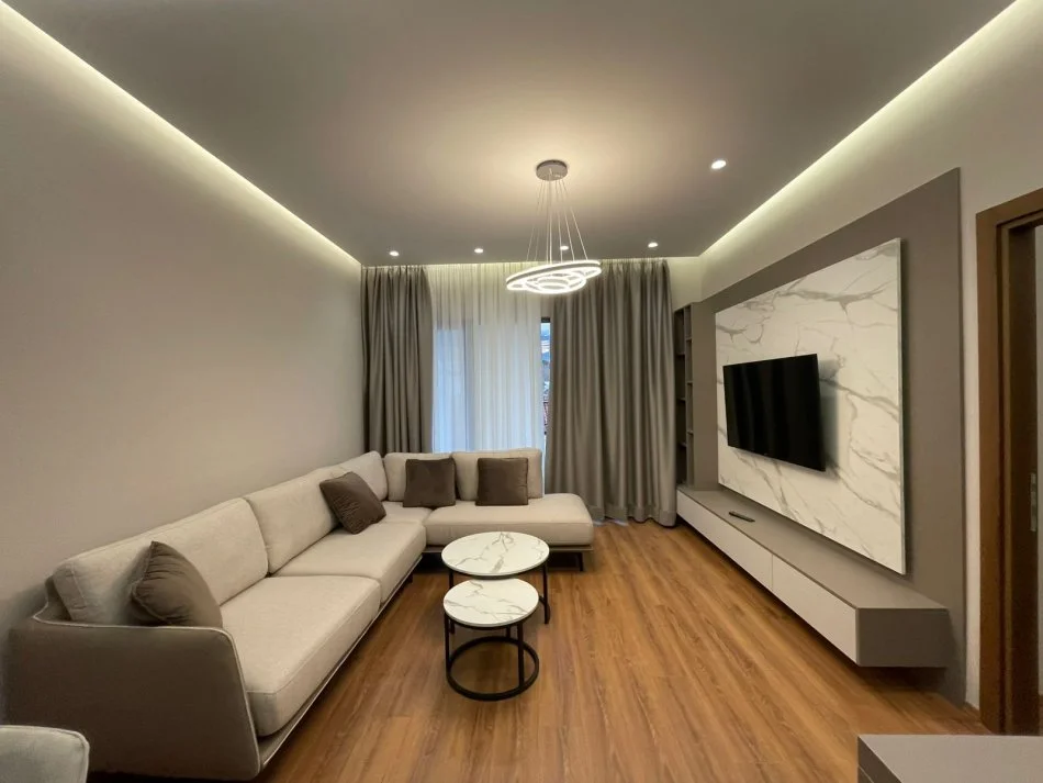 Tirane, jepet me qera apartament 2+1 Kati 4, 107 m² 800 € (Farmacia 10)
