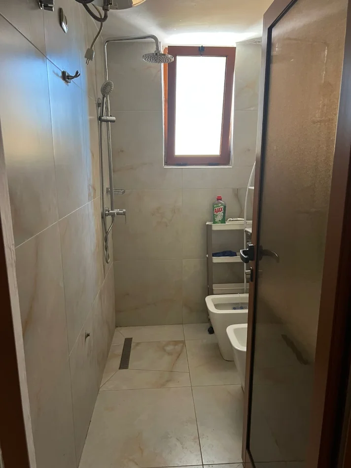 Tirane, jepet me qera apartament 2+1 Kati 4, 67 m² 600 € (Rruga Ferit Xhajko)