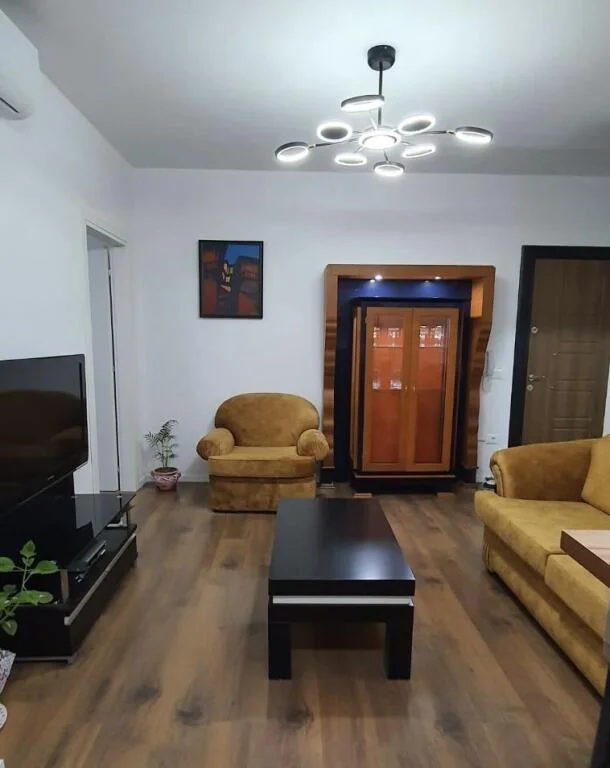 Tirane, jepet me qera apartament 1+1+Ballkon Kati 2, 50 m² 450 € (TE AMERIKAN 2 Rruga E Dibres)