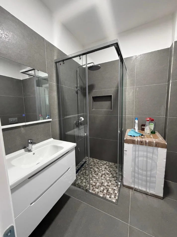 Tirane, jepet me qera apartament 1+1 Kati 4, 70 m² 550 € (Golden Park)