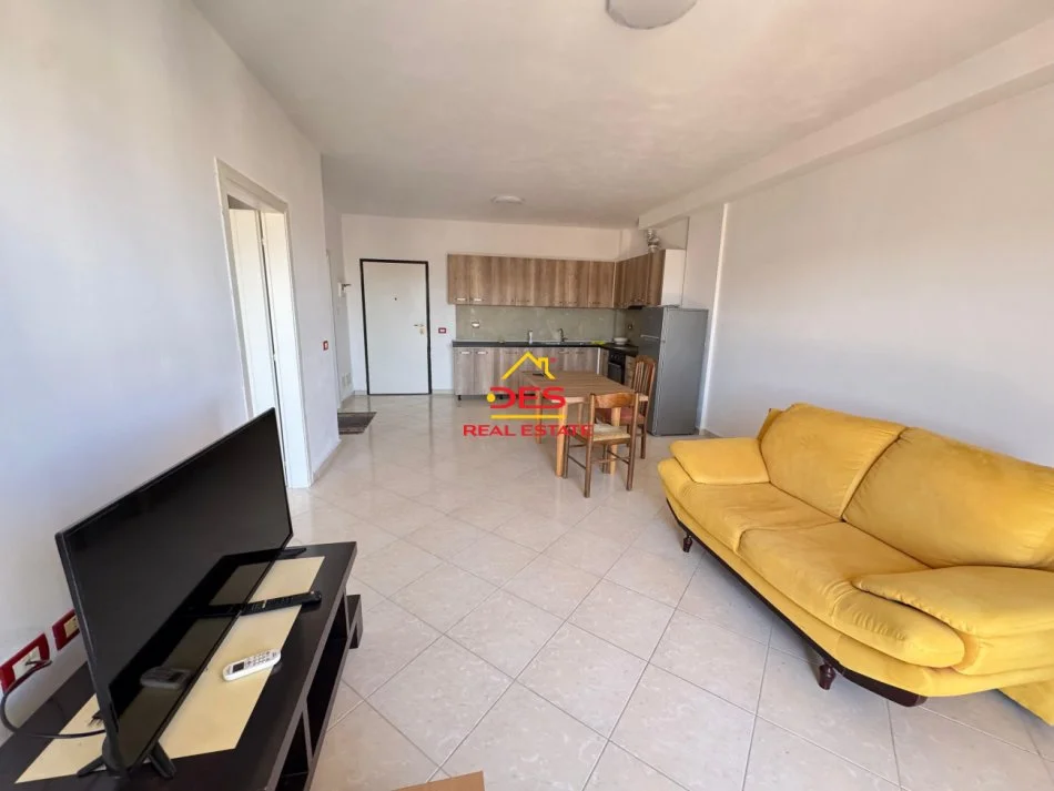 Vlore, jepet me qera apartament 1+1+Ballkon Kati 9, 70 m² 350 € (Rruga Gjergj Arianiti)