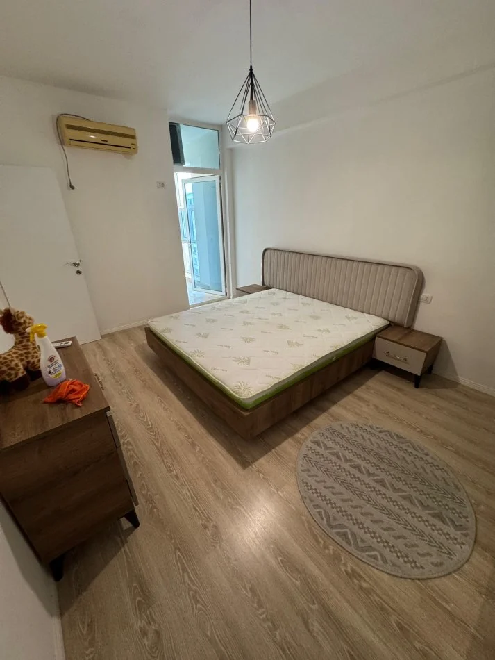 Tirane, jepet me qera apartament 2+1+Ballkon Kati 7, 83 m² 600 € (Rruga ndre mjeda)