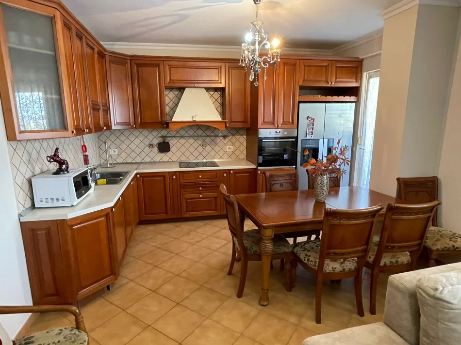 Tirane, jepet me qera apartament 2+1 Kati 10, 100 m² 1.000 € (Stadiumi Arena)