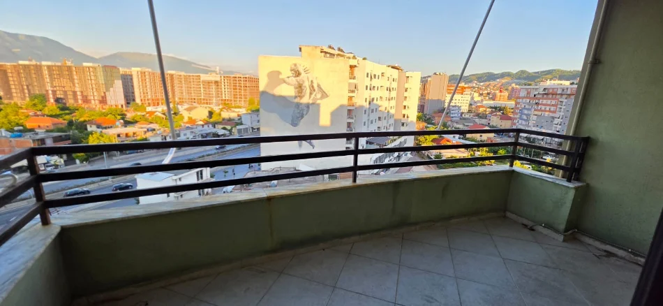 Tirane, jepet me qera apartament 1+1+Ballkon Kati 7, 63 m² 400 € (Fabrika e miellit)