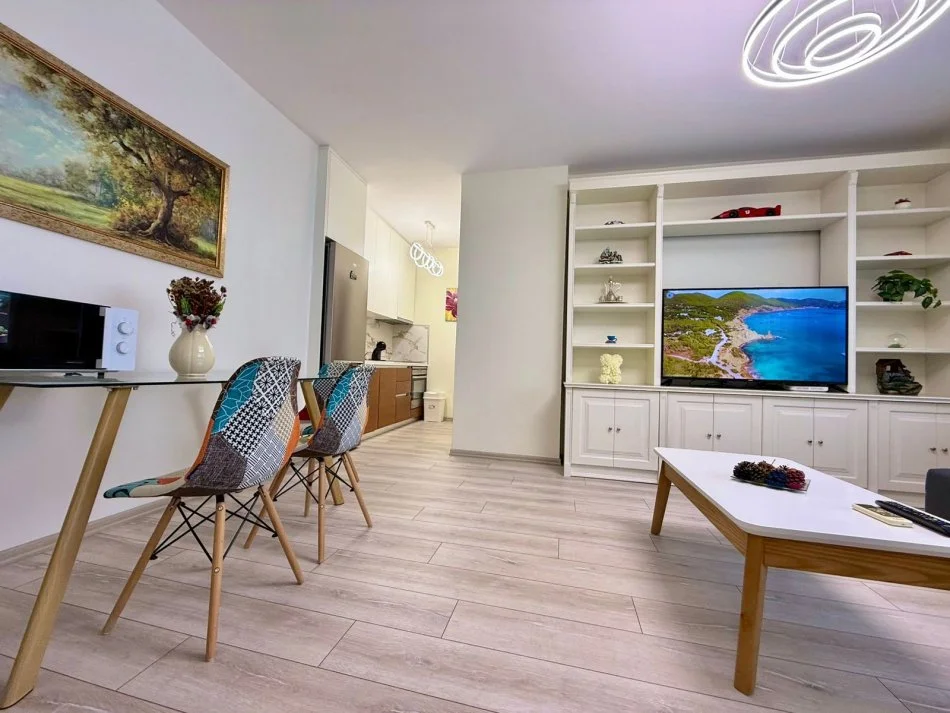 Tirane, jepet me qera apartament 1+1 Kati 4, 70 m² 900 € (Rruga Kosovareve)