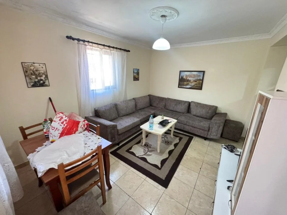 Tirane, jepet me qera apartament 1+1 Kati 1, 56 m² 300 € (Misto mame)