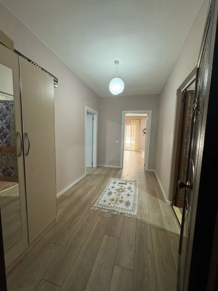 Tirane, jepet me qera apartament 2+1 Kati 4, 401 € (Rruga Thesarit)