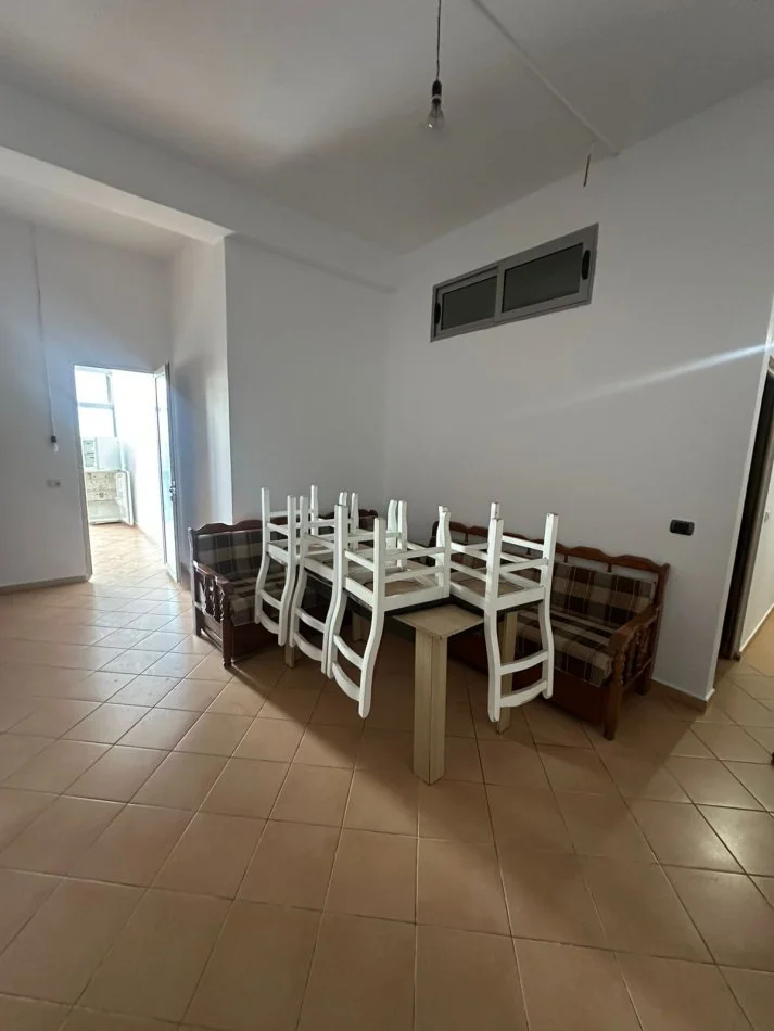 Tirane, jepet me qera apartament 2+1 Kati 1, 67 m² 300 € (Rruga Kastriotet)