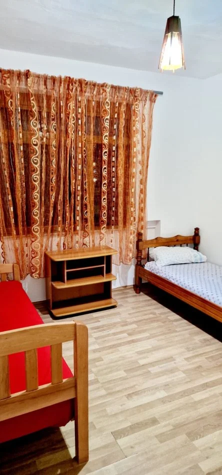 Tirane, jepet me qera apartament 2+1+Ballkon Kati 4, 80 m² 450 € (Rruga Bardhyl)