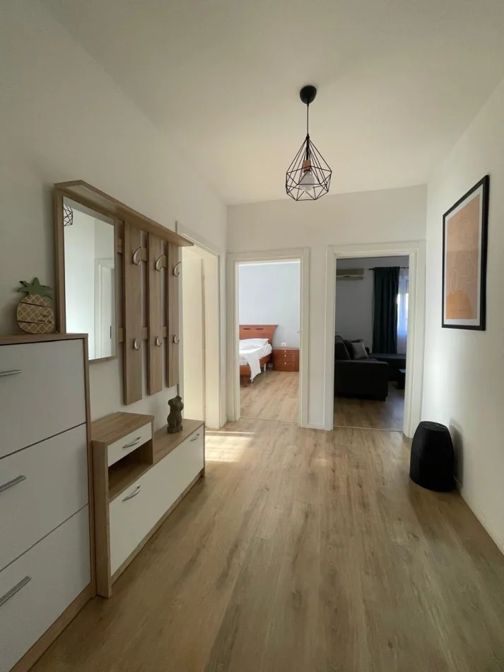 Tirane, jepet me qera apartament 2+1+Ballkon Kati 3, 80 m² 650 € 