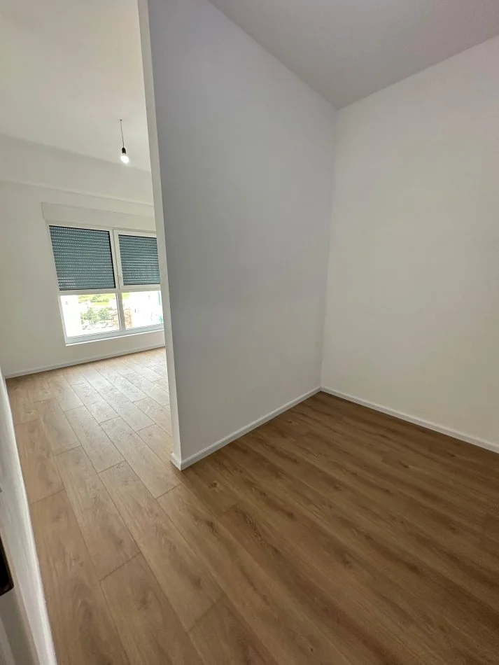 Tirane, shes apartament 2+1+Ballkon Kati 7, 85 m² 120.000 € 