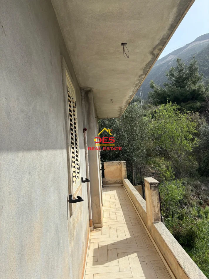Vlore, shitet Vile Kati 0, 209 m² 220.000 € (Rruga Dhimitër Konomi)