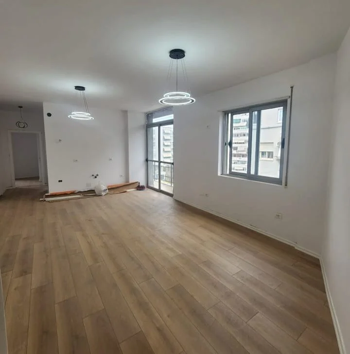 Tirane, shitet apartament 2+1+Ballkon Kati 6, 90 m² 225.000 € (Komuna Parisit)