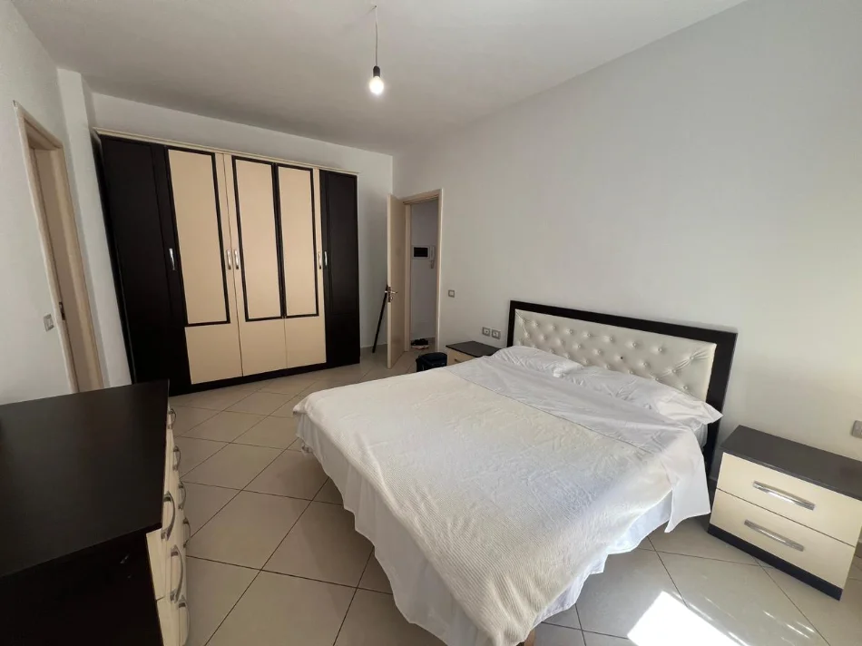 Tirane, jepet me qera apartament 2+1+Ballkon Kati 2, 96 m² 450 € (Thoma Koxhaj)