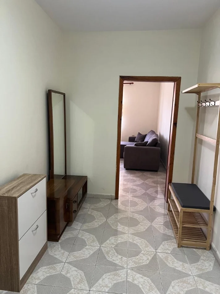 Tirane, jepet me qera apartament 2+1+Ballkon Kati 3, 90 m² 50,000 ALL (Rr. Kongresi i Lushnjes, Prane Shkolles Cajupi, Tirane)
