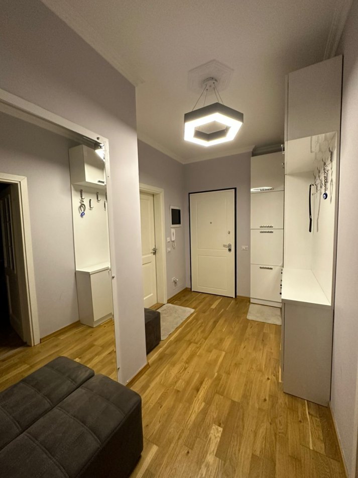 Tirane, jepet me qera apartament 2+1 Kati 4, 90 m² 620 € 