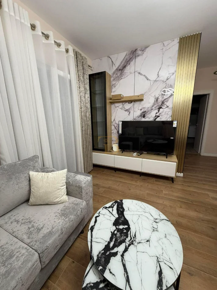 Tirane, jepet me qera apartament 1+1+Ballkon Kati 8, 65 m² 730 € (Zogu i Zi)