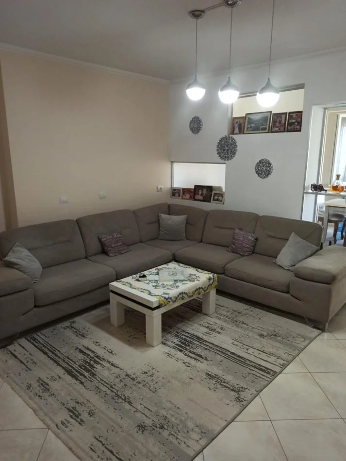 Tirane, shitet apartament 2+1 Kati 5, 122 m² 260.000 € (Liweni i thatë)