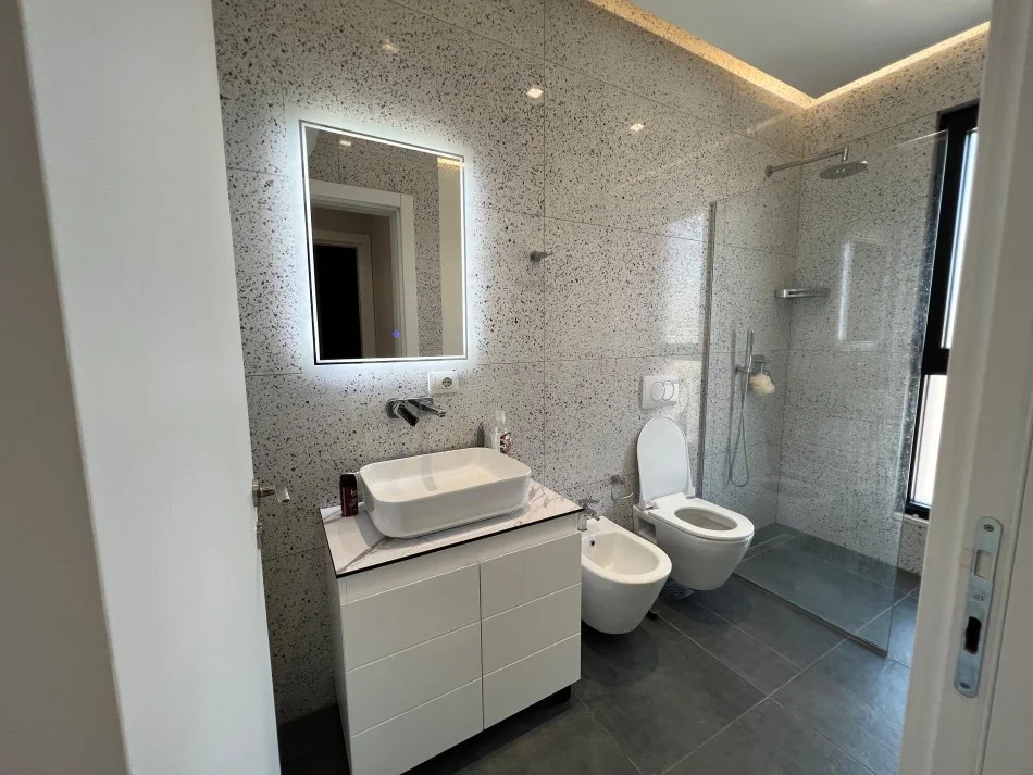 Tirane, jepet me qera apartament 1+1 Kati 4, 56 m² 500 € (Casaitalia)