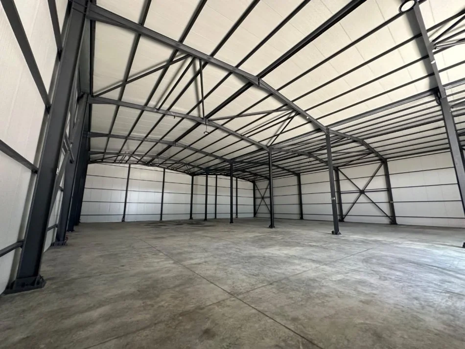 Tirane, jepet me qera ambjent biznesi Kati 0, 1.300 m² 3.500 € (Laknas)