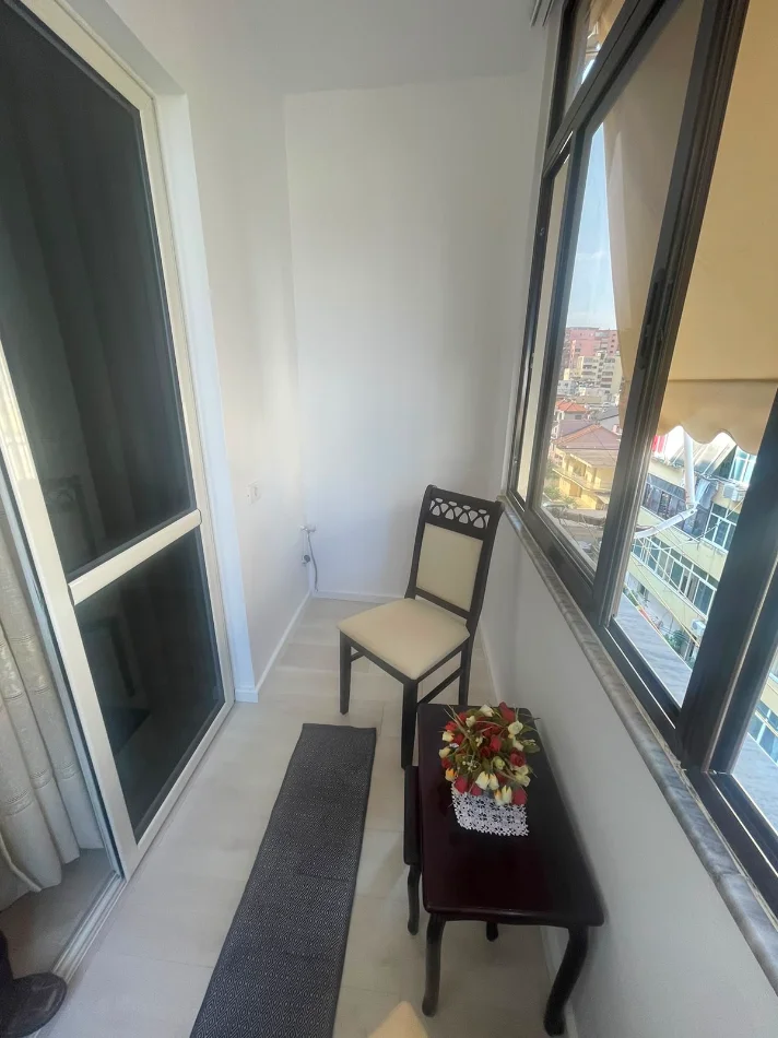 Tirane, jepet me qera 2+1 , 