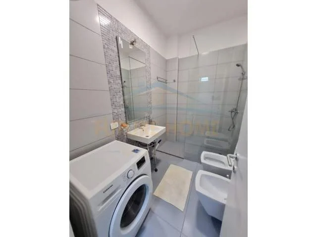 Tirane, jap me qera apartament Kati 8, 118 m² 800 Euro (Rruga e Kavajes)