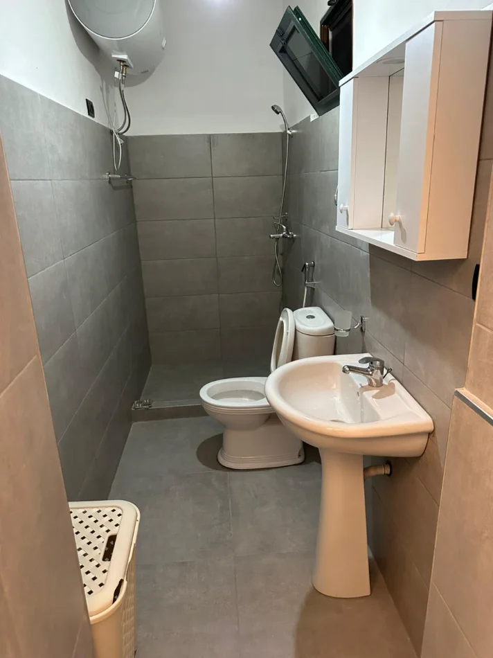 jepet me qera garsonier 1+1 Kati 1, 40 m² 400 € (DHIMITER SHUTERIQI)