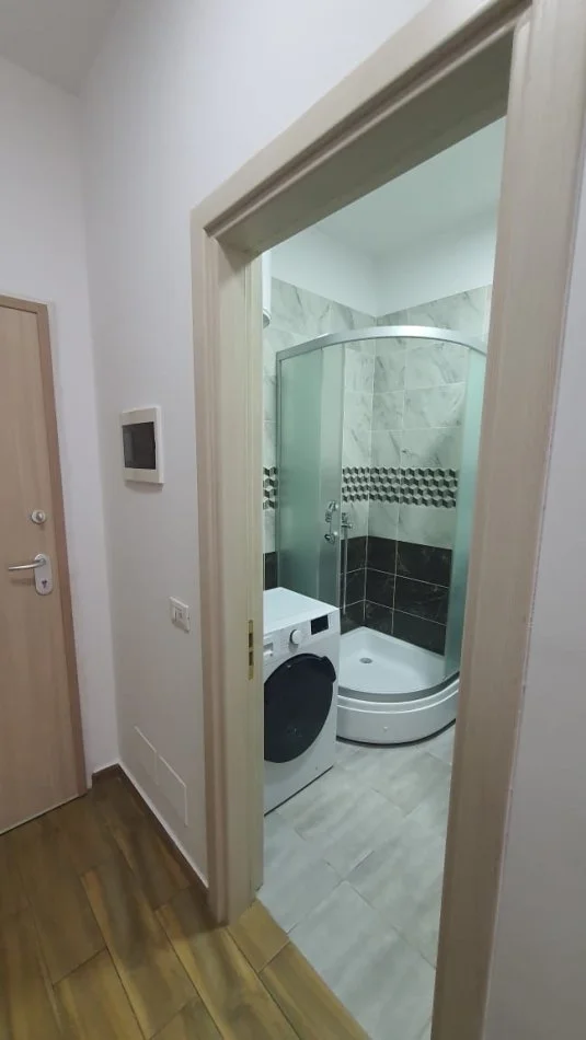 Tirane, jap me qera apartament 1+1+Ballkon Kati 3, 60 m² 570 € (Komuna e Parisit, Kompleksi Kika 2)