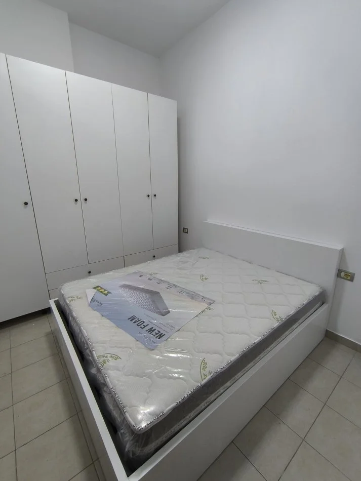 Tirane, jepet me qera apartament 1+1 Kati 0, 55 m² 400 €