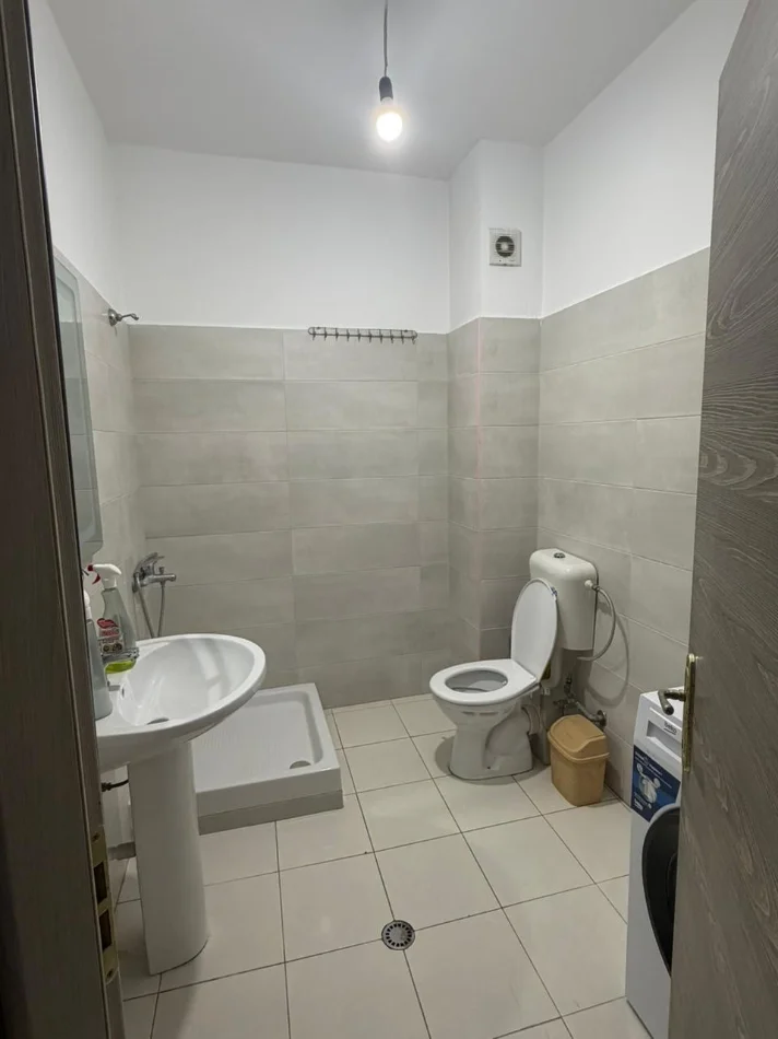 jepet me qera apartament Kati 5, 400 €