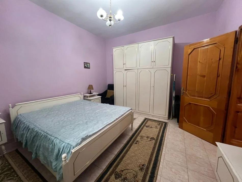 Tirane, jepet me qera apartament 1+1+Ballkon , 71 m² 400 € (21 Dhjetori)
