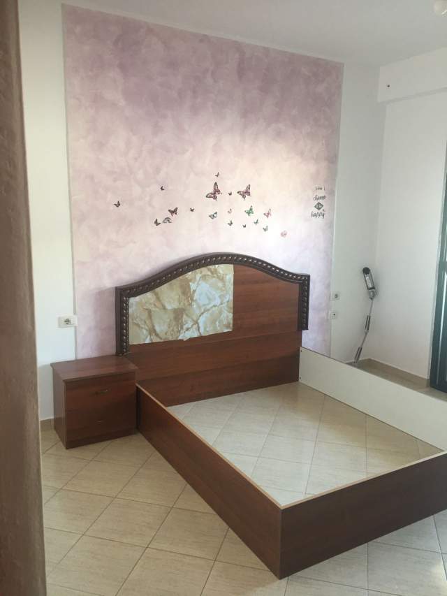 Tirane, jepet me qera apartament 2+1+BLK Kati 4, 140 m² 500 Euro (rruga Peti)