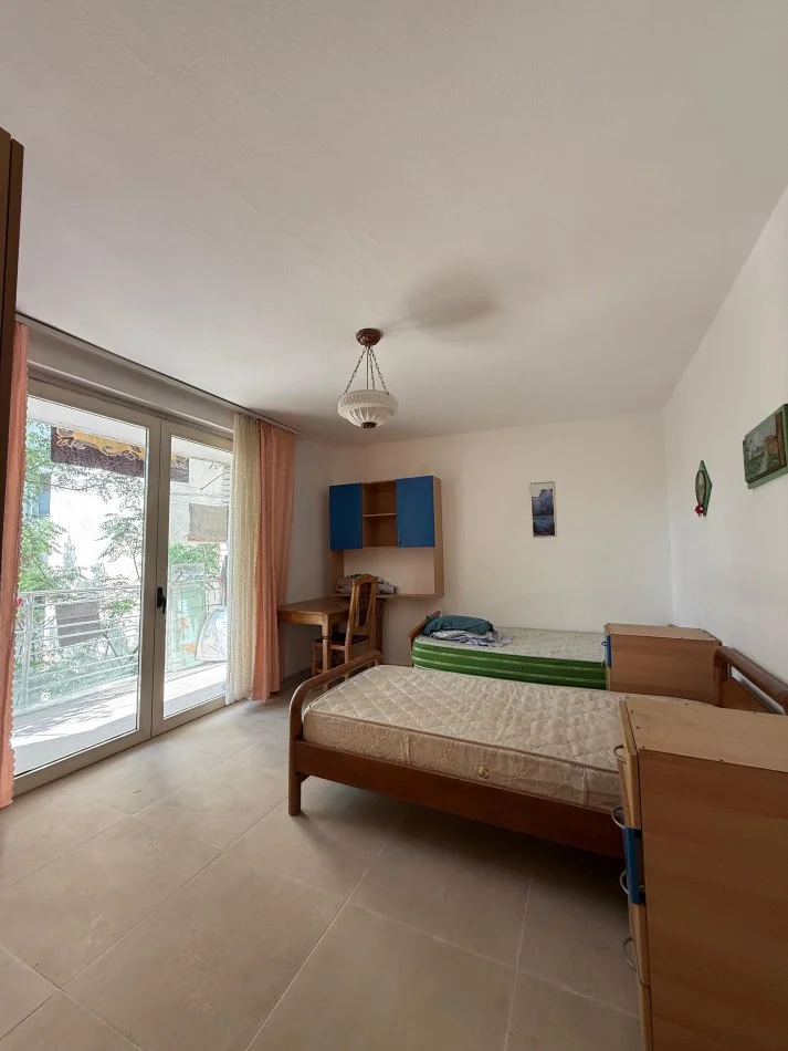 Tirane, jepet me qera apartament 3+1+Aneks+Ballkon Kati 4, 85 m² 600 € 