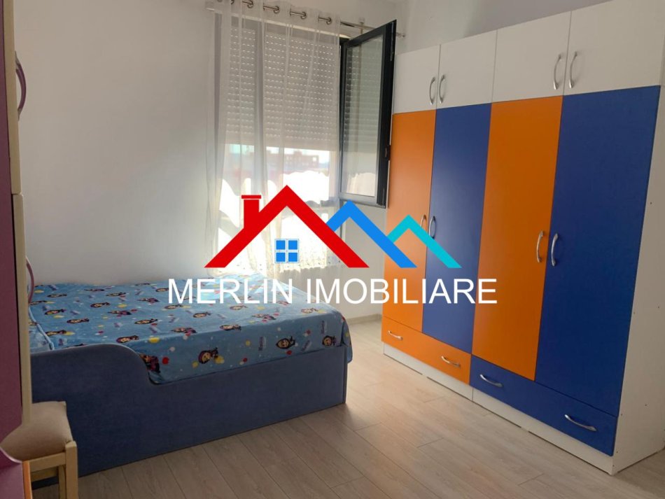 Tirane, jepet me qera apartament 3+1 Kati 5, 105 m² 600 € (RRUGA ALEKSANDER MOISIU,KINOSTUDIO)