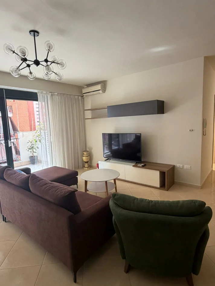 Tirane, jepet me qera apartament 2+1+Ballkon Kati 4, 115 m² 750 € (Kompleksi Delijorgji)