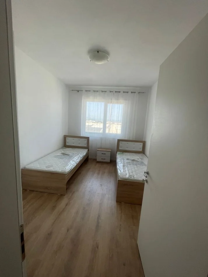 Tirane, jepet me qera apartament 2+1+Ballkon Kati 4, 95 m² 500 € (Univers City Pamje Parku I sapomobiluar + Post Parkimi)
