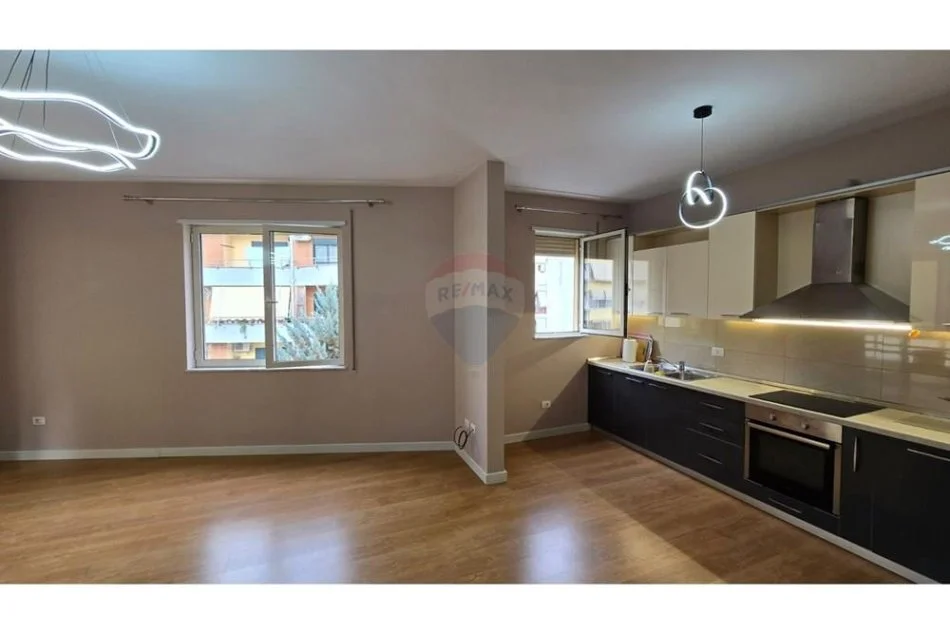 jepet me qera , 140 m² 700 € (Apartament 3+1+2 per Qira te Kopshti Zoologjik!)