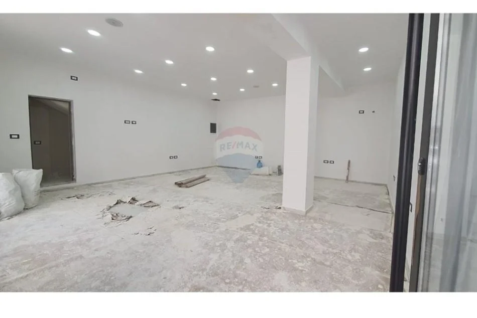 jepet me qera , 49 m² 60.000 € (Dyqan per qira te Vasil Shanto)