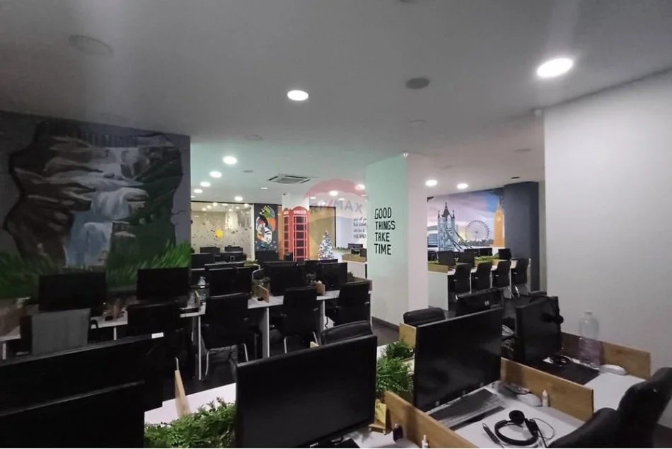 Tirane, shitet dyqan Kati 1, 202 m² 808.000 € (Rruga e Kavajes)