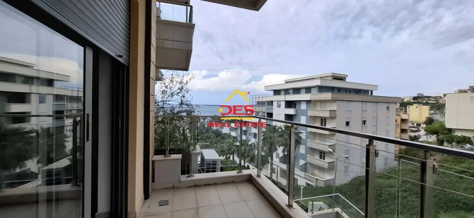 Vlore, jepet me qera apartament 2+1+Ballkon Kati 2, 100 m² 400 € (Rruga Aleksandër Moisiu)