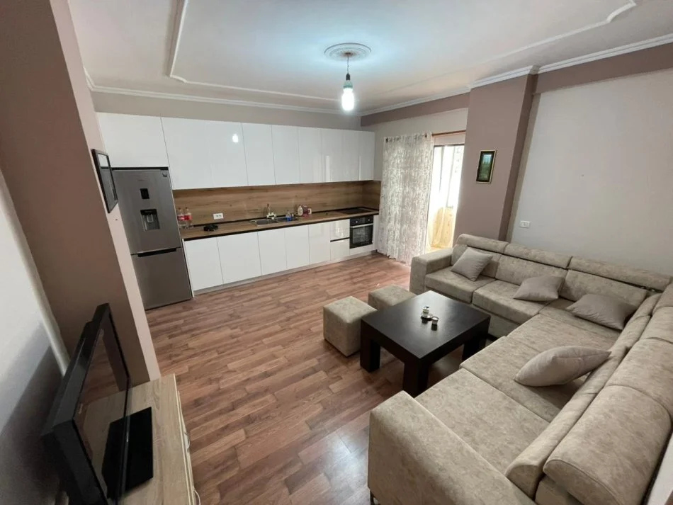 Tirane, jepet me qera apartament 2+1+Ballkon Kati 2, 115 m² 600 € (Don Bosko)