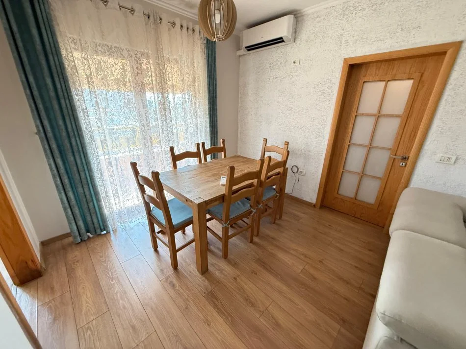 Tirane, jepet me qera apartament 2+1 Kati 7, 110 m² 600 € (Bulevardi bajram curri)