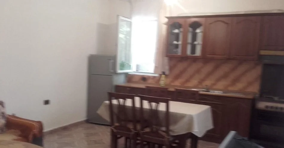 Tirane, jepet me qera apartament 1+1 Kati 1, 60 m² 310 € (RRUGA ENRIKO TELINI)