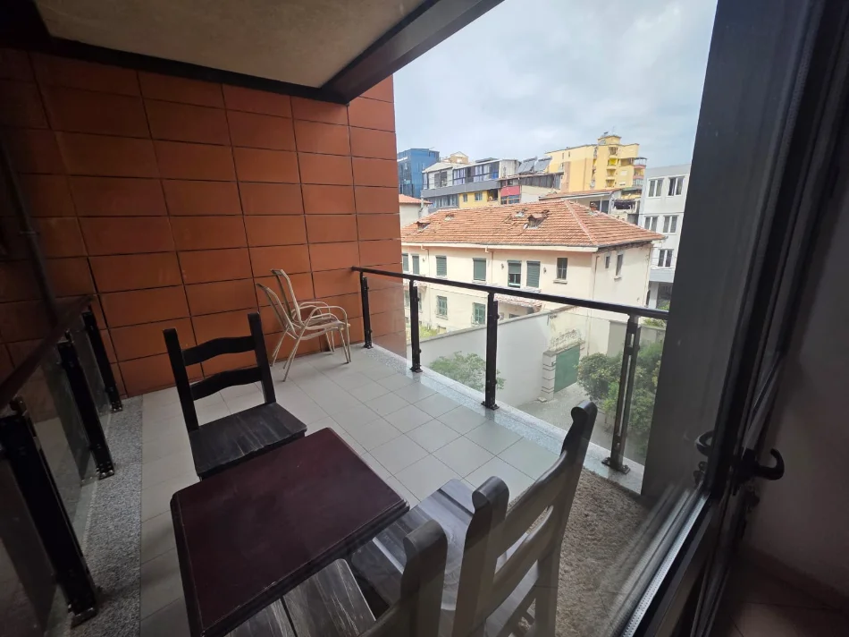 Tirane, jepet me qera apartament 2+1 Kati 2, 100 m² 650 € (Selvia ,Rruga e Dibres)