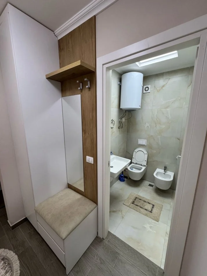 Tirane, jepet me qera apartament 2+1+Ballkon Kati 7, 100 m² 750 € 