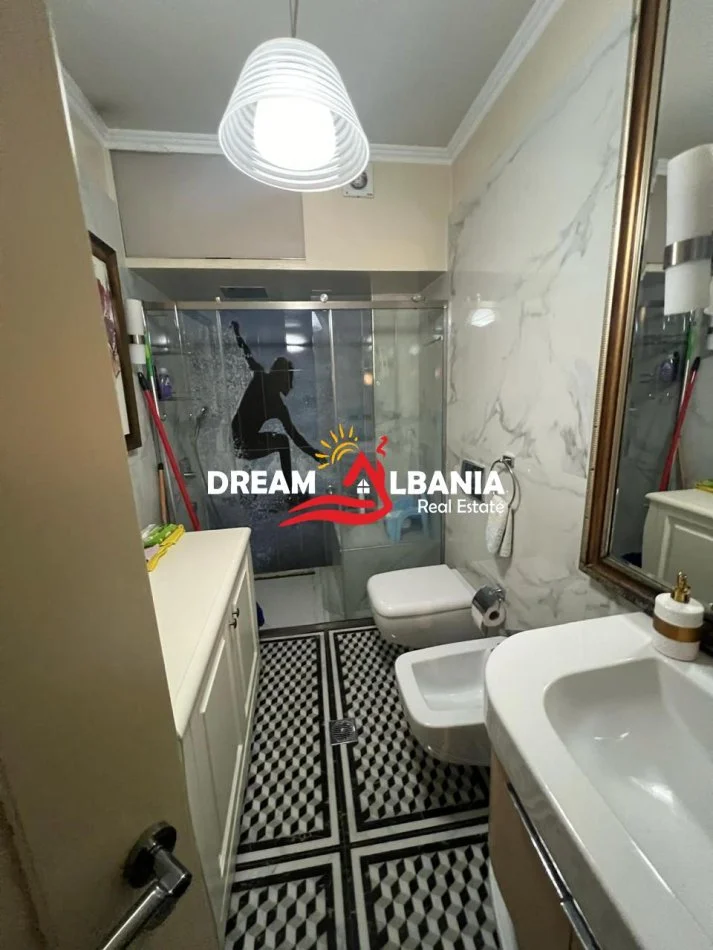 Tirane, jepet me qera 3+1 Kati 5, 125 m² 750 € (Astir)